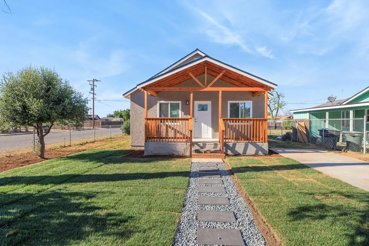 838 W Harold Avenue, Visalia, CA 93291 - #1