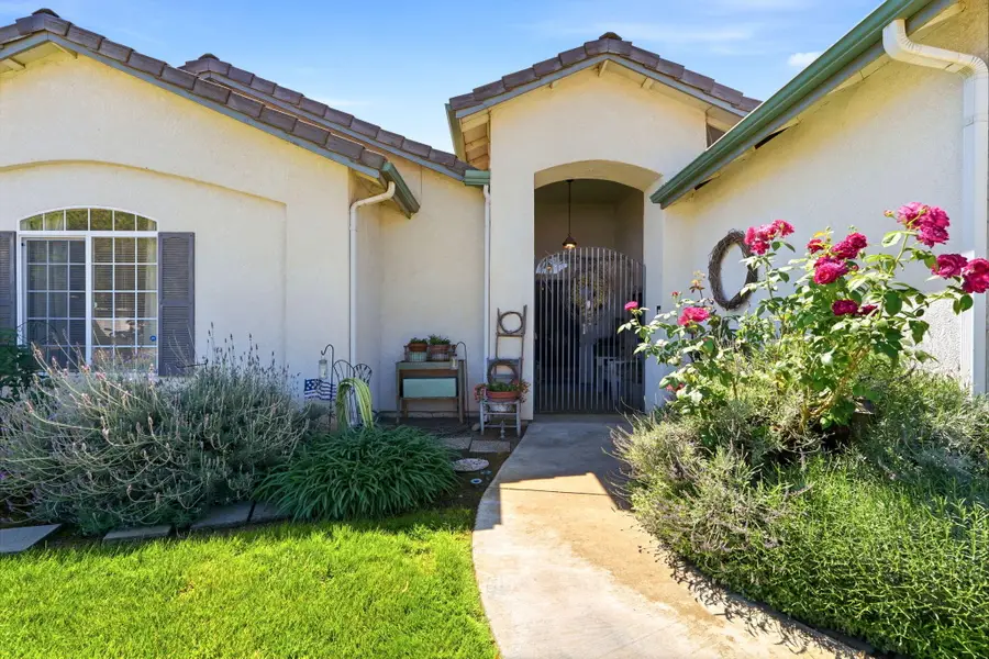1709 W Cheryll Avenue, Porterville, CA 93257 - #2
