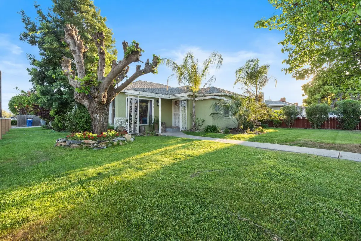 505 W Lamona Avenue, Fresno, CA 93728 - #1