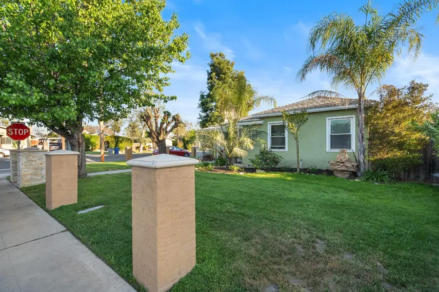 505 W Lamona Avenue, Fresno, CA 93728 - #2
