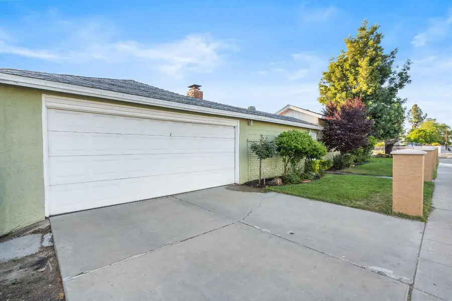 505 W Lamona Avenue, Fresno, CA 93728 - #3