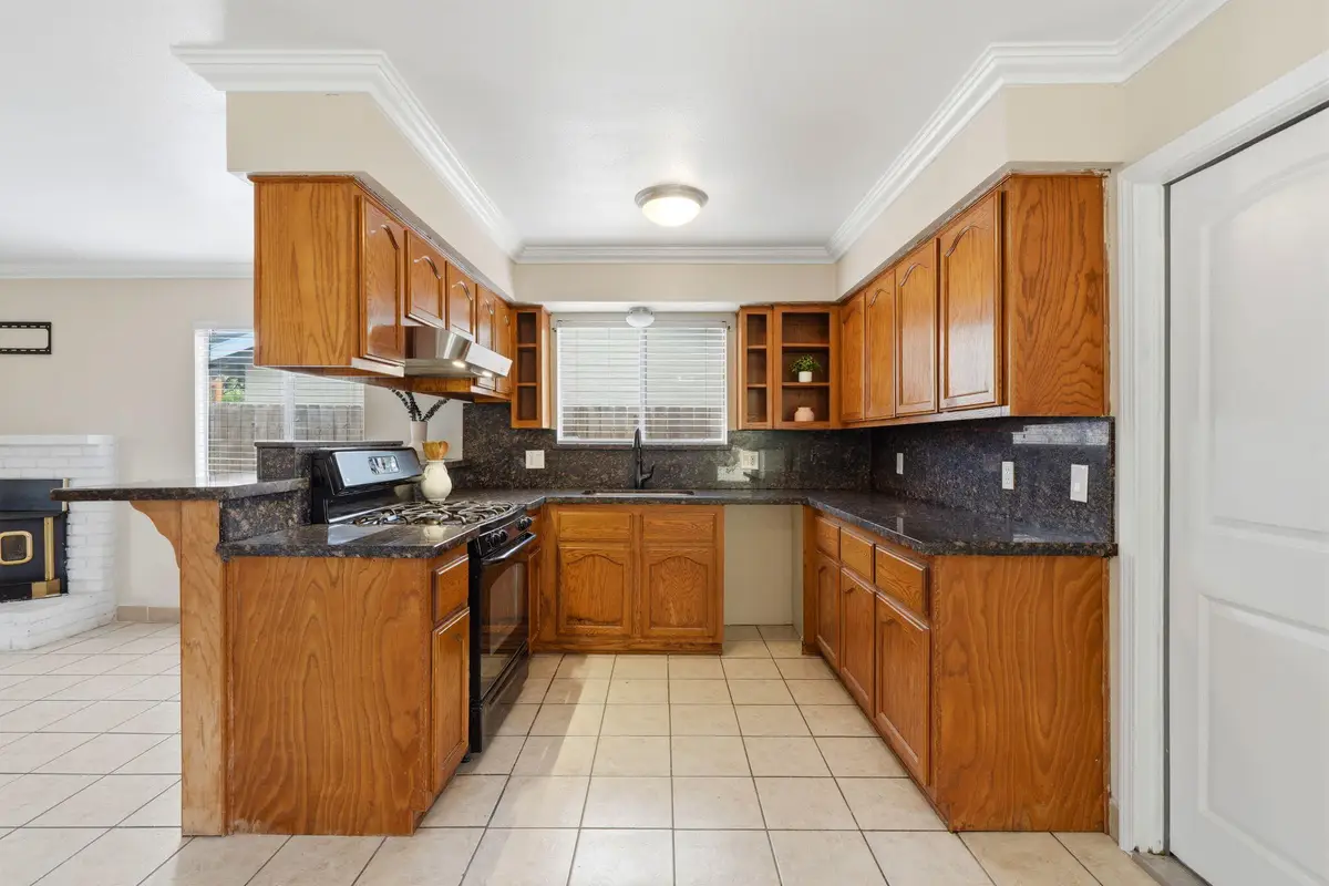 1911 N Giddings, Visalia, CA 93291 - #1