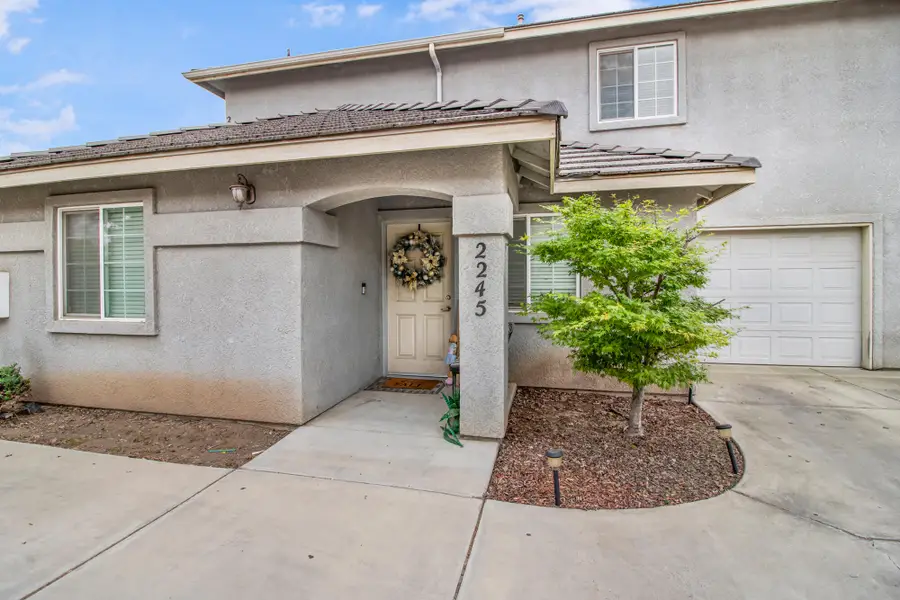 2241 W Lark Avenue, Visalia, CA 93291 - #3