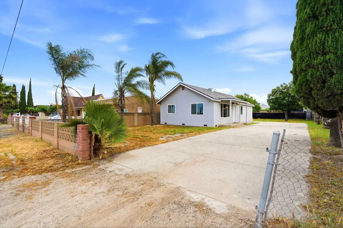 594 N Front, Earlimart, CA 93219 - #1