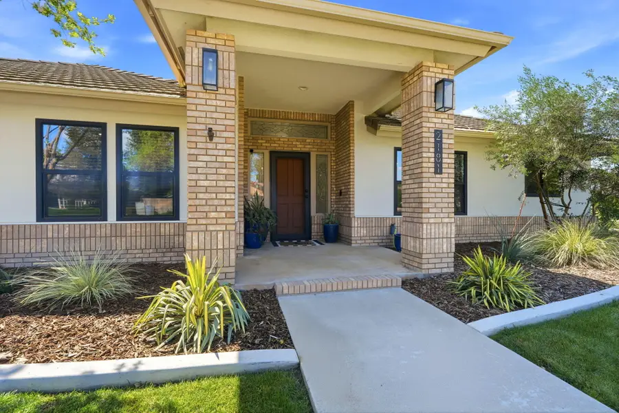 2181 N M, Tulare, CA 93274 - #3