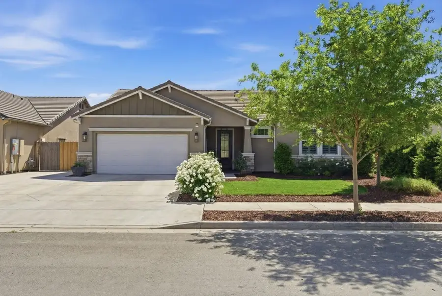 6337 W Elowin Avenue, Visalia, CA 93291 - #2