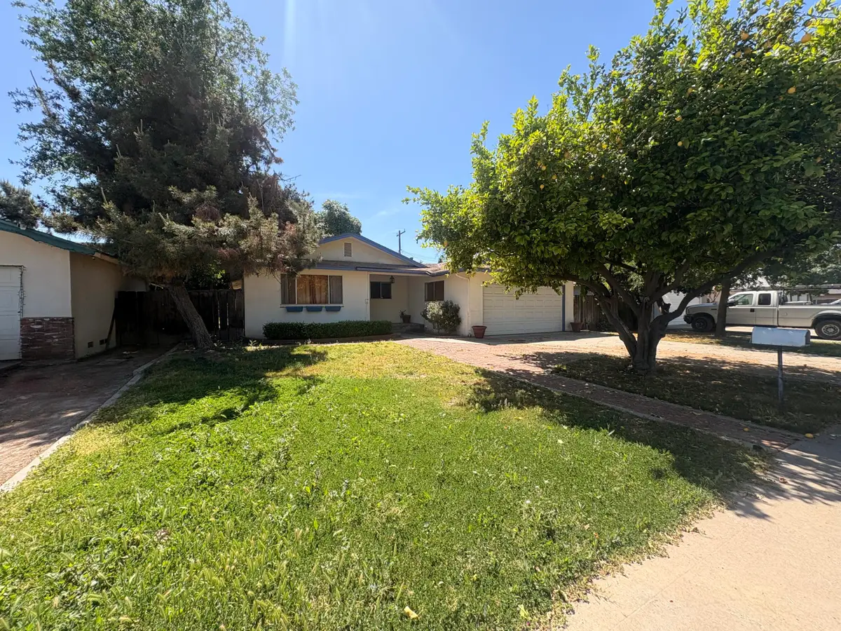 1515 W Cambridge Avenue, Visalia, CA 93277 - #1