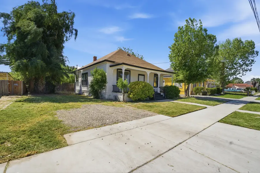 121 E Elm Street, Hanford, CA 93230 - #2