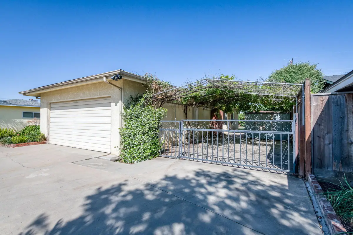 636 N Newton Drive, Dinuba, CA 93618 - #1