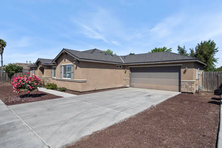 2141 N Highland Street, Visalia, CA 93291 - #2