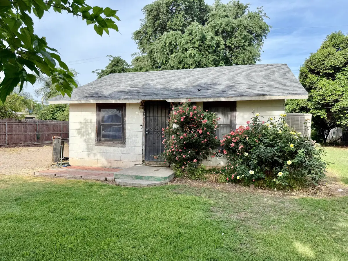 585 S Valencia Boulevard, Woodlake, CA 93286 - #1