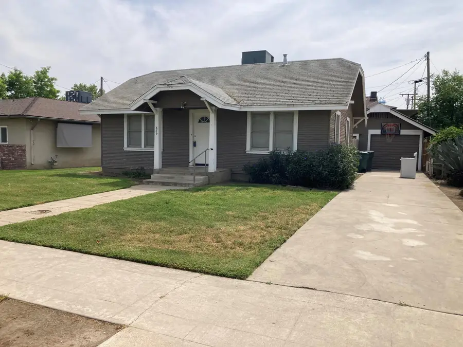 639 E San Joaquin Avenue, Tulare, CA 93274 - #2
