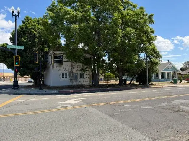 227 E Orange Avenue, Porterville, CA 93257 - #2
