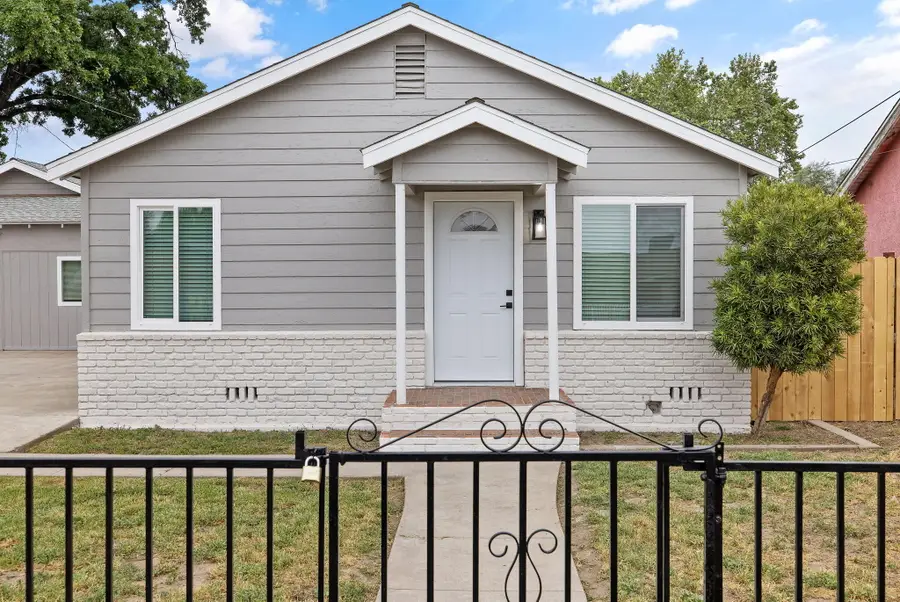 316 S D Street, Tulare, CA 93274 - #2