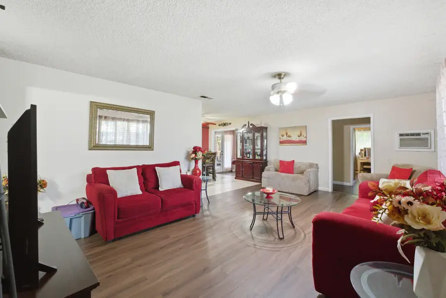 751 W Westfield Avenue, Porterville, CA 93257 - #2