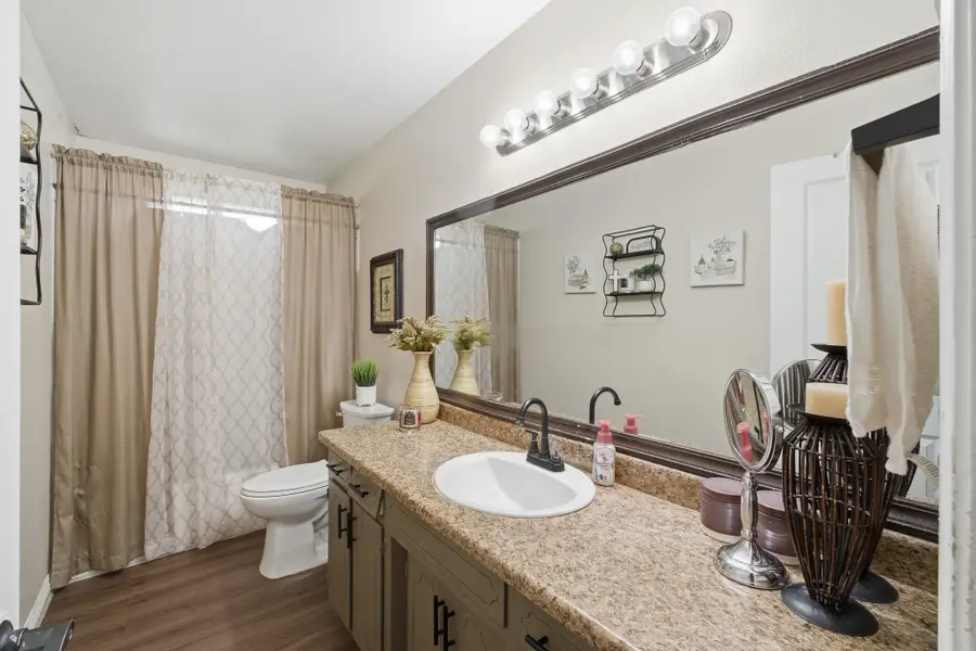 751 W Westfield Avenue, Porterville, CA 93257 - #3