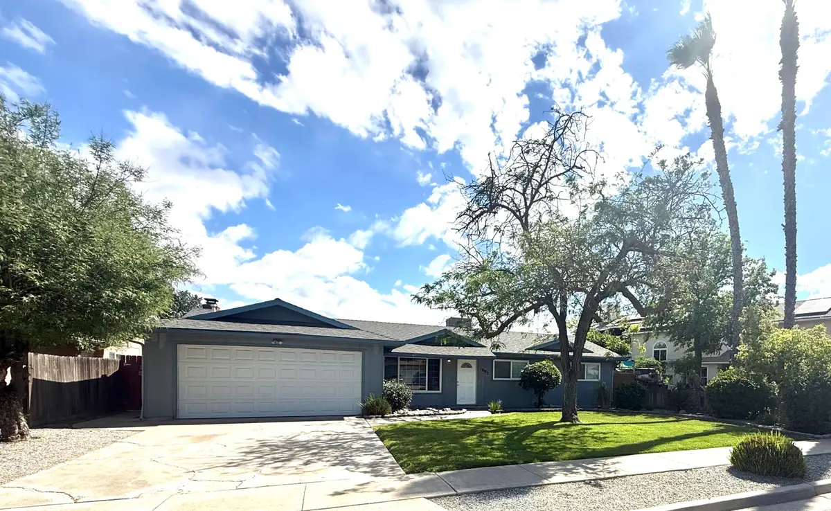 1093 Raymond Road, Hanford, CA 93230 - #1