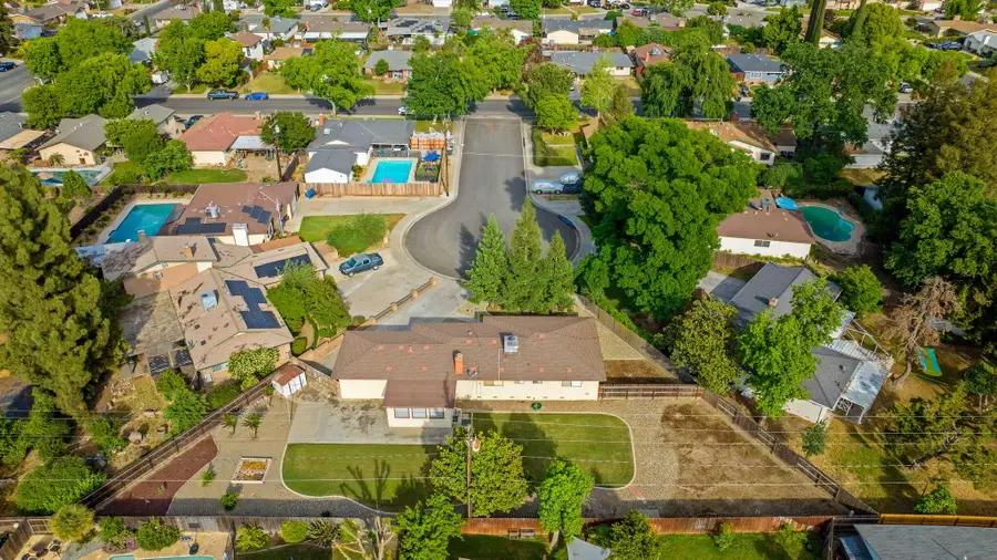 650 W Princeton Court, Visalia, CA 93277 - #2
