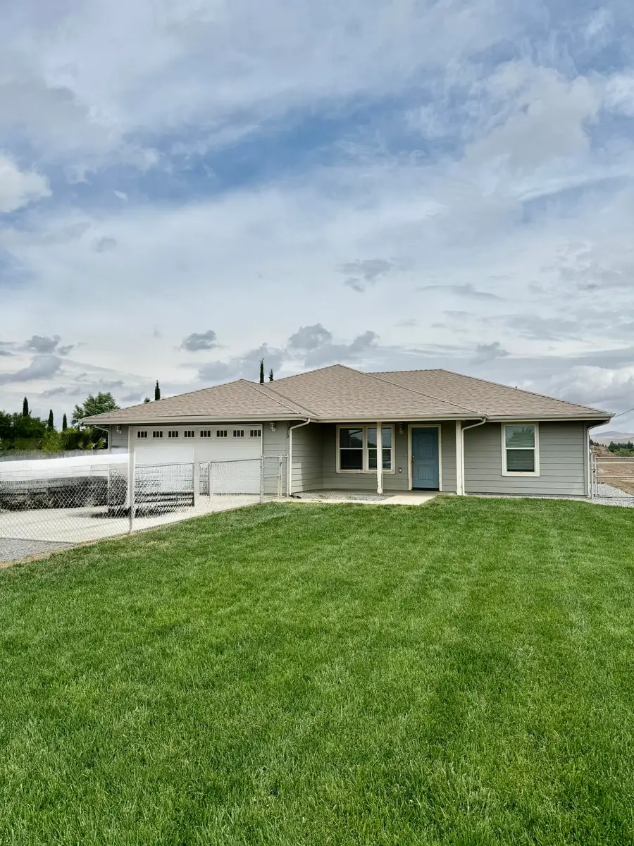 1310 N Belmont Road, Exeter, CA 93221 - #2