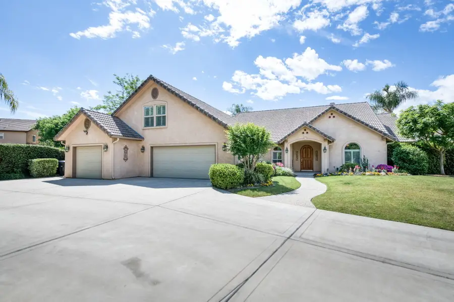 4907 W Lakewood Court, Visalia, CA 93291 - #2