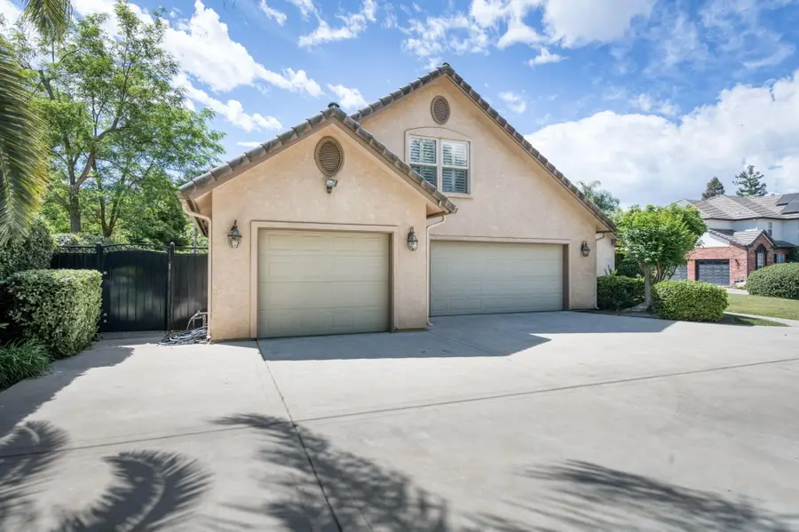 4907 W Lakewood Court, Visalia, CA 93291 - #3