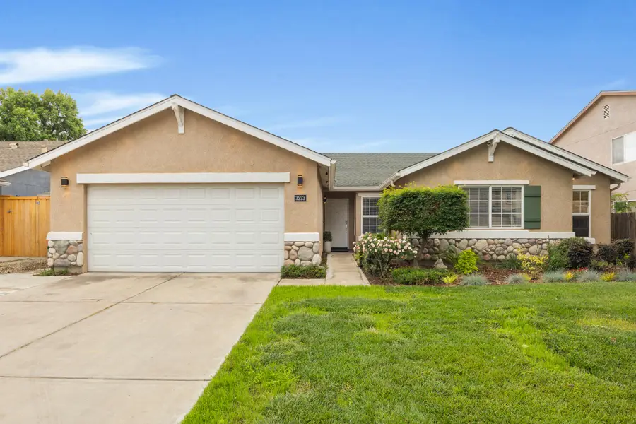 3223 W Sedona Avenue, Visalia, CA 93291 - #2