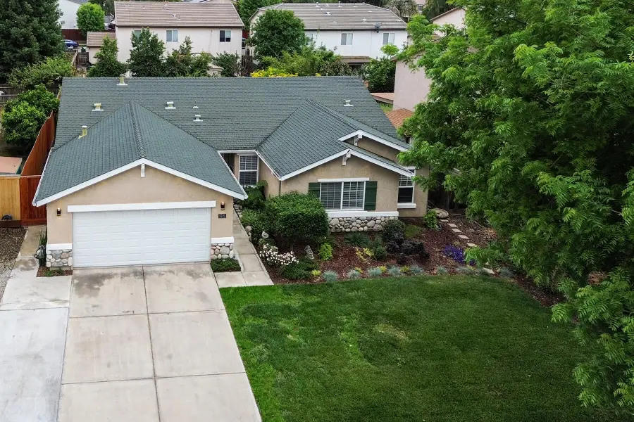 3223 W Sedona Avenue, Visalia, CA 93291 - #3