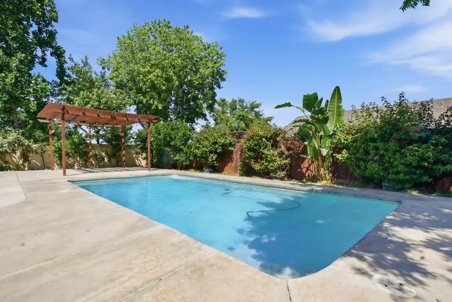 5240 W Wren Court, Visalia, CA 93291 - #3