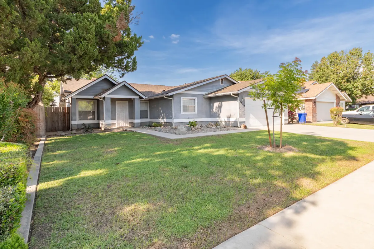 1860 W Fairhaven Avenue, Porterville, CA 93257 - #1