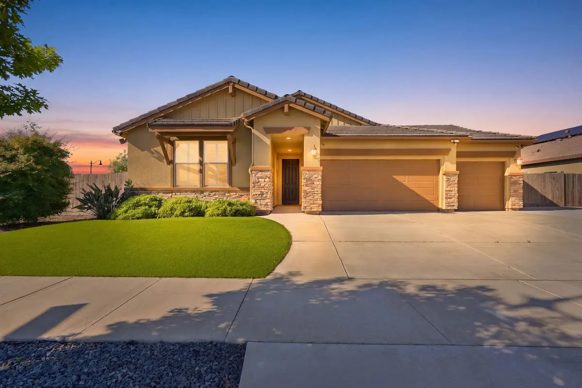 1703 W Porter Avenue, Visalia, CA 93291 - #1