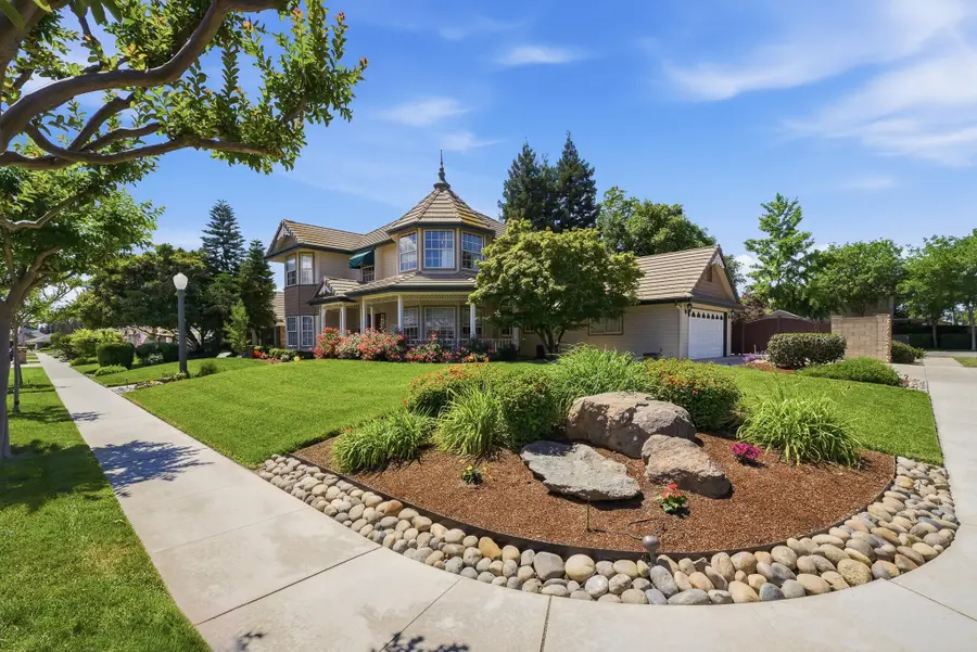 2320 SW Cottonwood Circle, Visalia, CA 93277 - #2