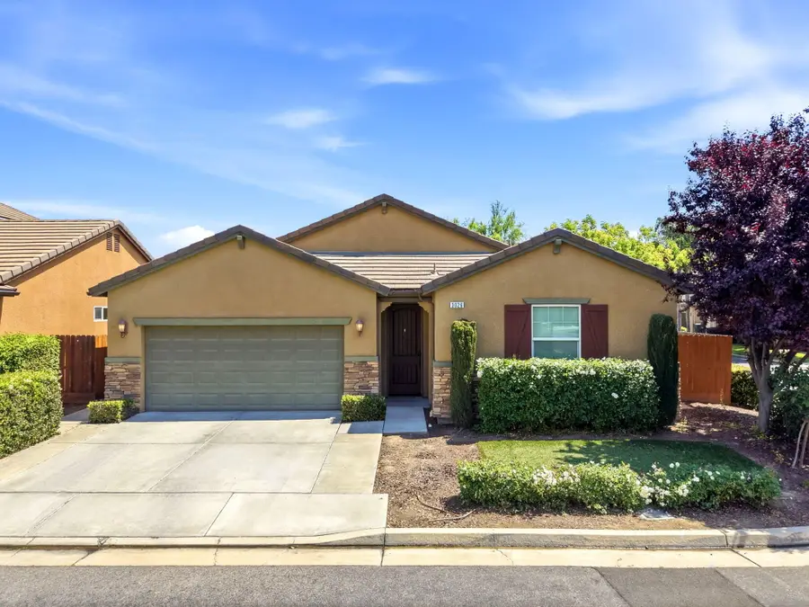 3026 Winslow Street, Visalia, CA 93291 - #2