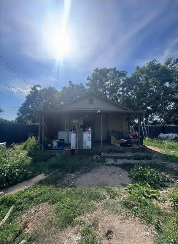 869 N Brundage Avenue, Farmersville, CA 93223