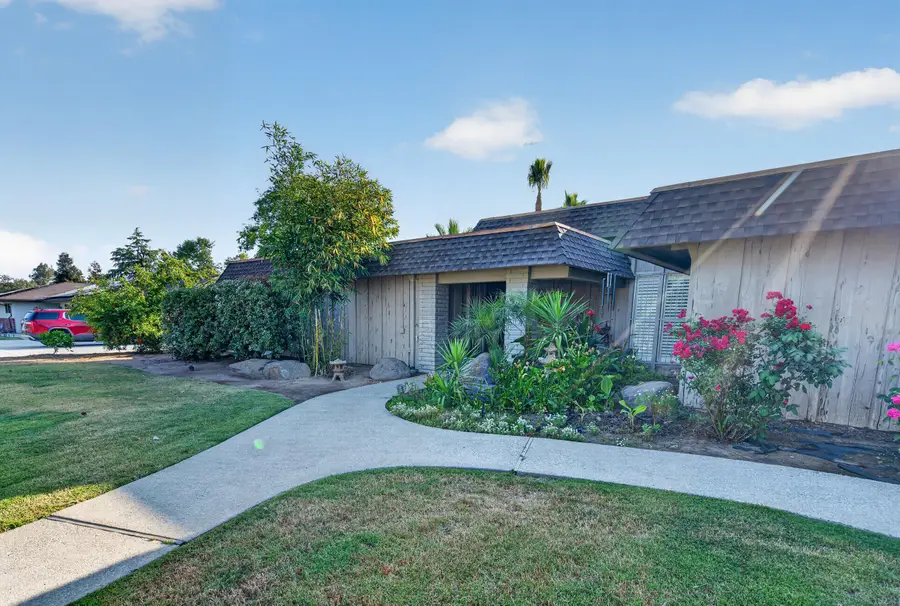 1923 S Fairway Avenue, Fresno, CA 93727 - #2