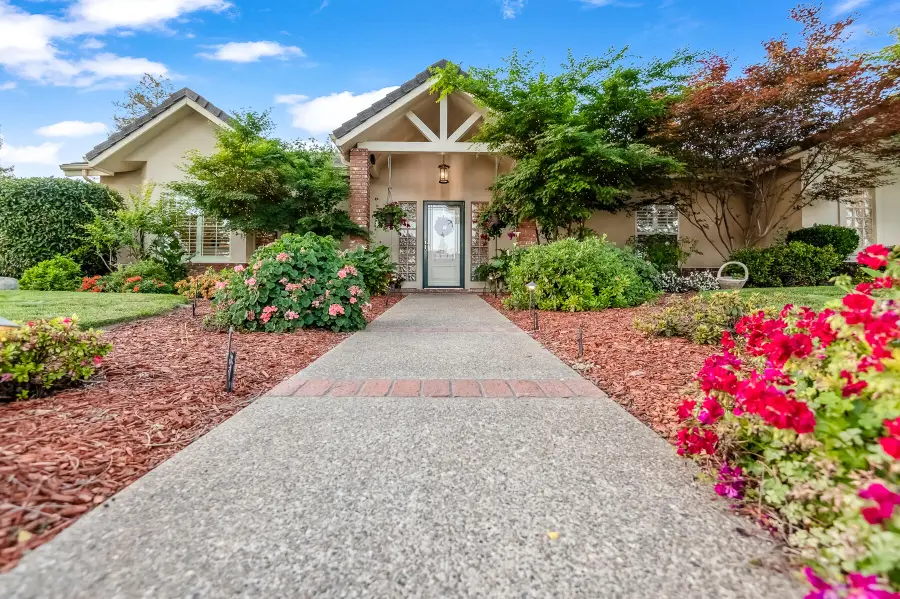 4648 W Allen Avenue, Visalia, CA 93291 - #2