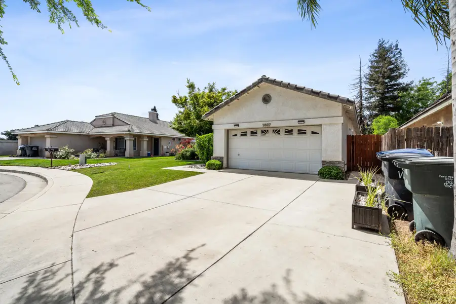 1607 N Sol Court, Visalia, CA 93292 - #2