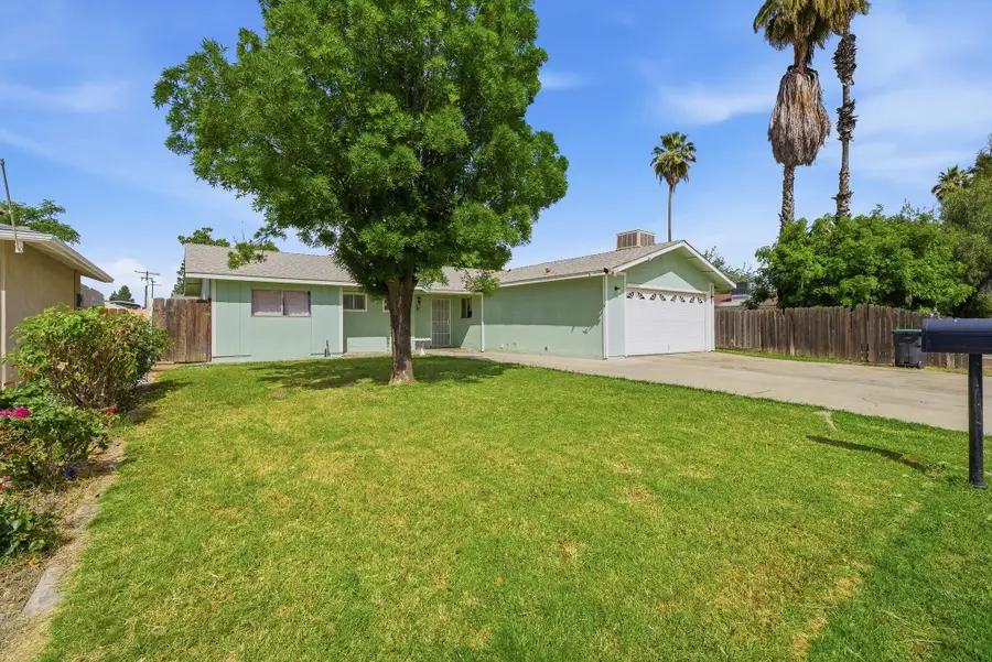 2621 S Bollinger Street, Visalia, CA 93277 - #3