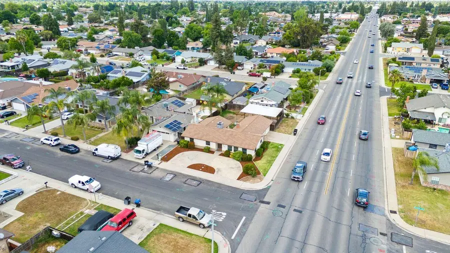 3710 W Evergreen Avenue, Visalia, CA 93277 - #2