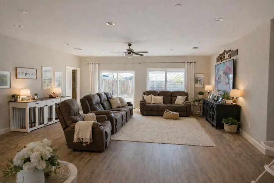 414 W Tule Avenue, Woodlake, CA 93286 - #2