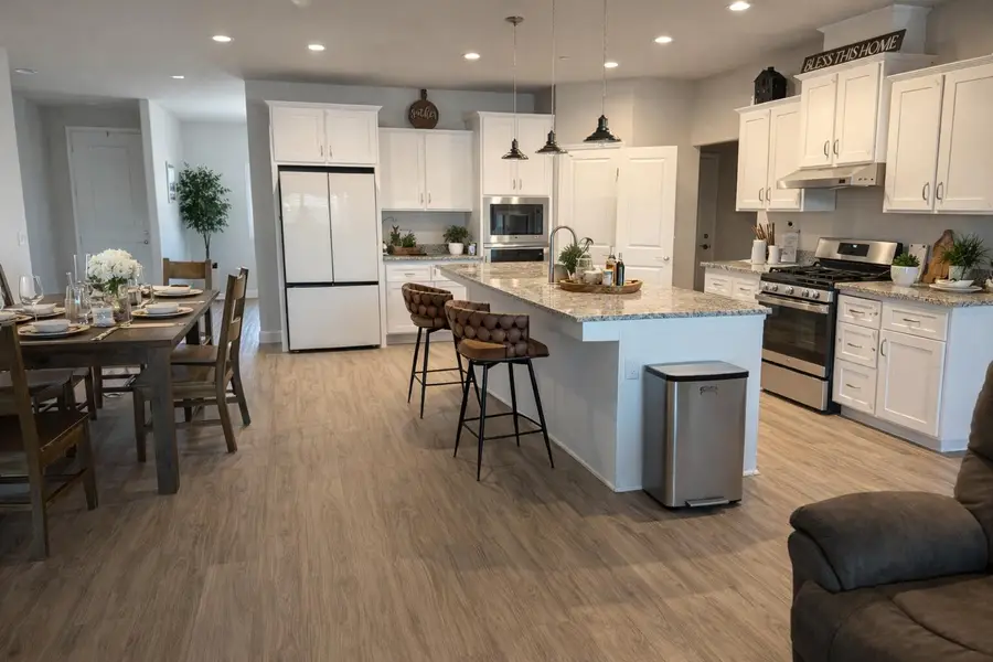 414 W Tule Avenue, Woodlake, CA 93286 - #3