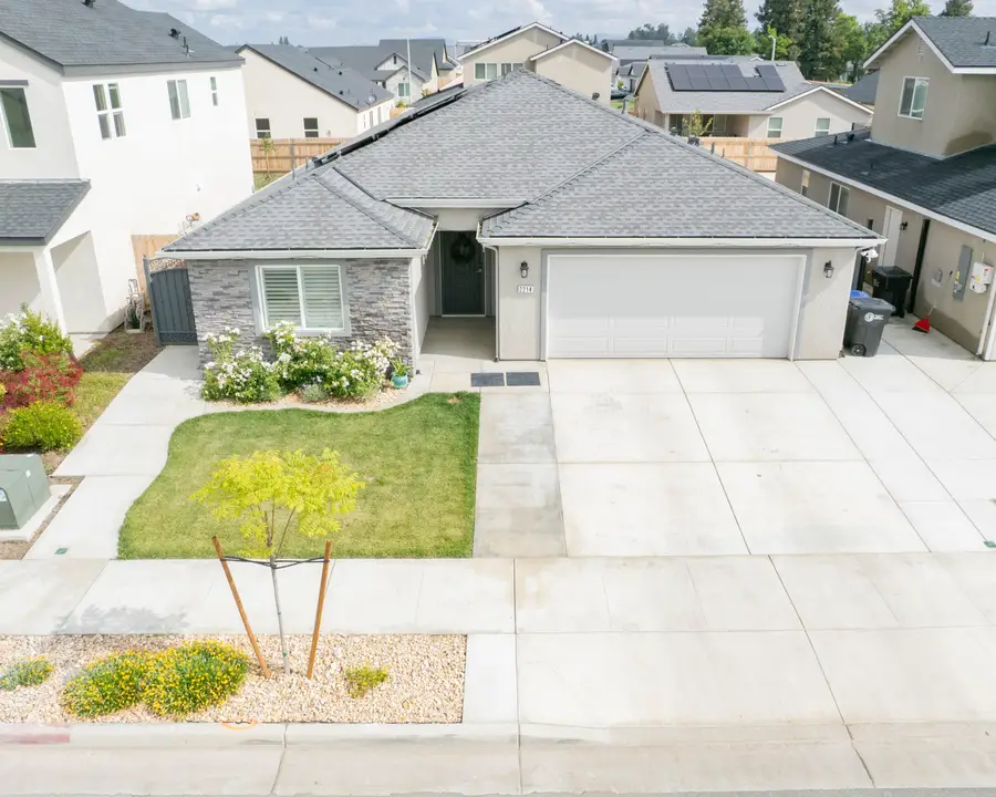 2214 W Glenn Avenue, Porterville, CA 93257 - #3