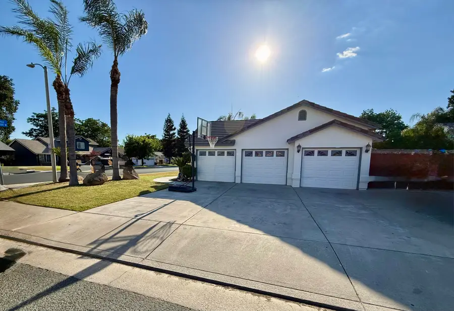 285 S Red Oak Street, Porterville, CA 93257 - #3