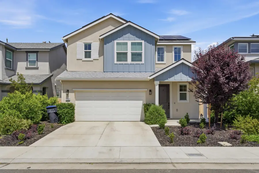 1202 W Prescott Avenue, Visalia, CA 93291 - #2