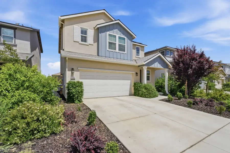 1202 W Prescott Avenue, Visalia, CA 93291 - #3