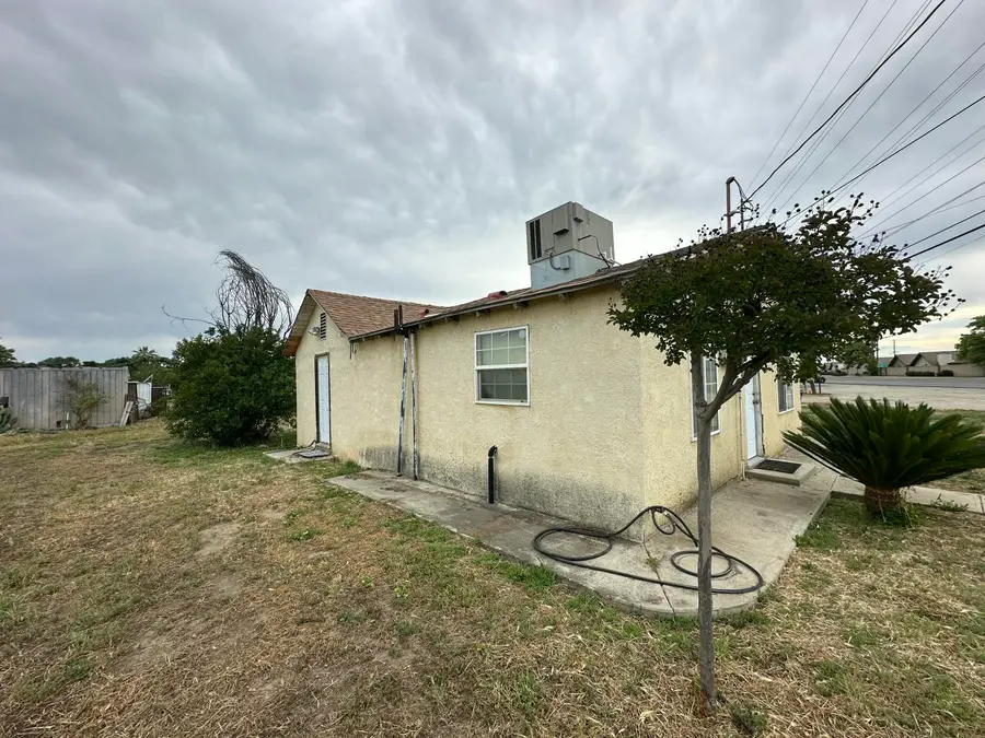 1808 E Foster Drive, Tulare, CA 93274 - #2