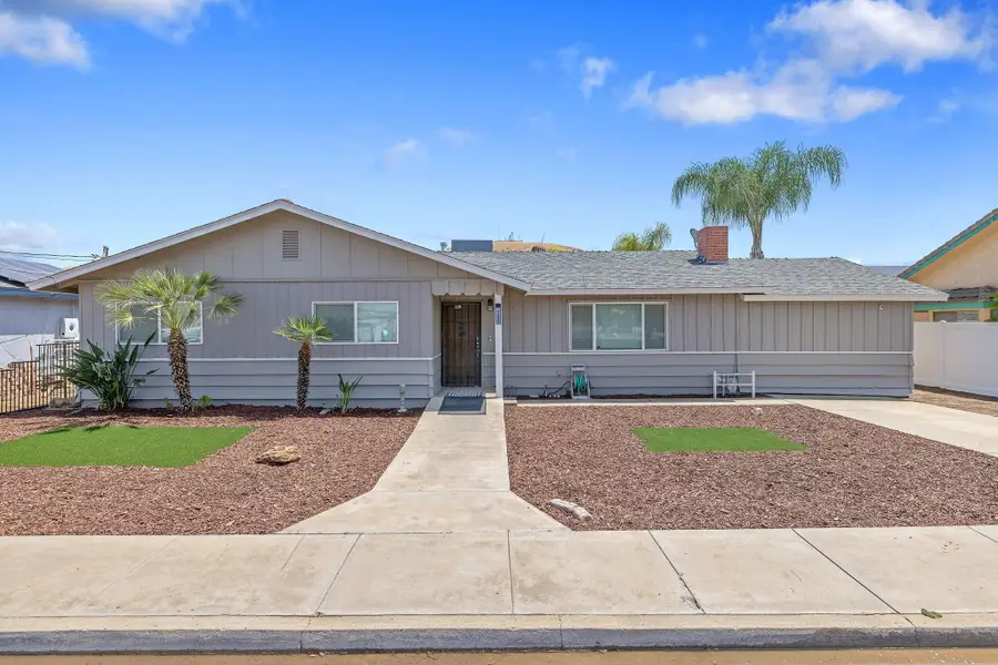 1228 W Linda Vista Avenue, Porterville, CA 93257 - #2