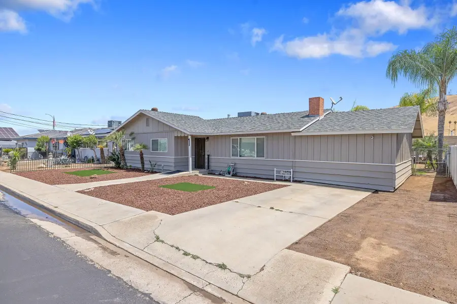 1228 W Linda Vista Avenue, Porterville, CA 93257 - #3