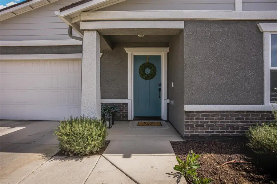 1048 Stonebridge Avenue, Tulare, CA 93274 - #2
