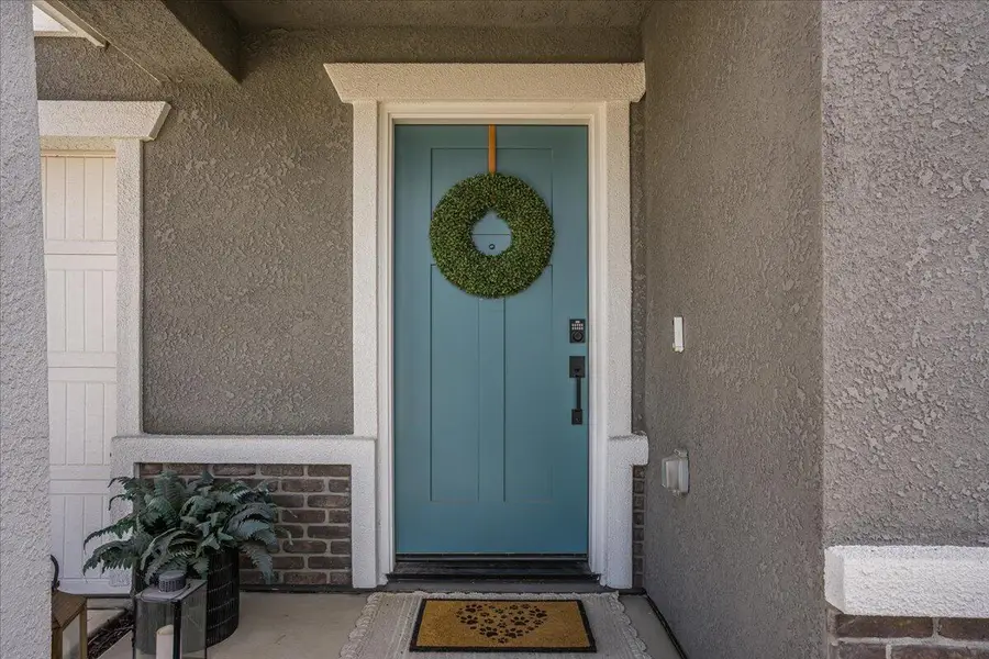 1048 Stonebridge Avenue, Tulare, CA 93274 - #3