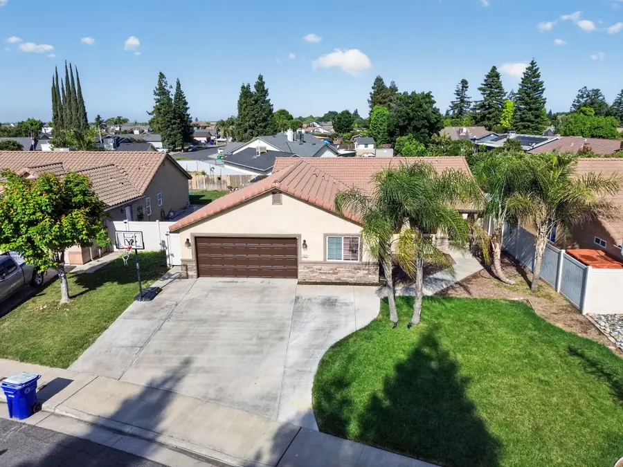 283 S Parkwest Street, Porterville, CA 93257 - #2